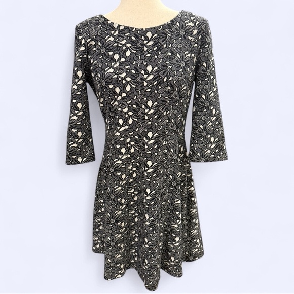 TAYLOR | Black and White Floral Pattern Dress Size 10 - Picture 1 of 3